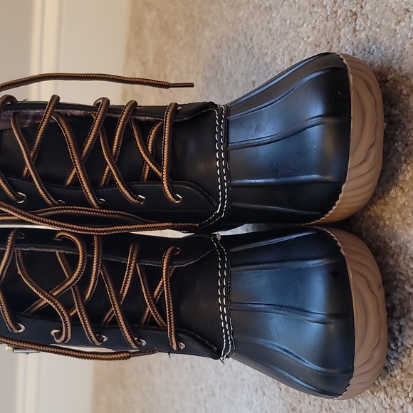 Wild Diva Black Duck Boot with Flannel interior pattern Size 6.5 NWT - Picture 4 of 16